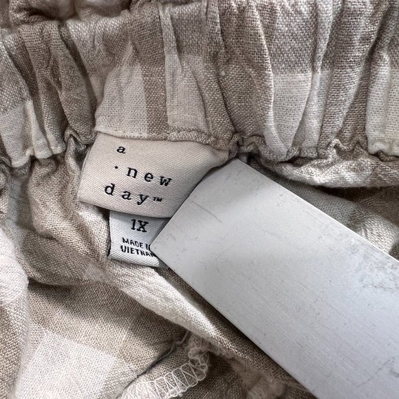 Gingham Shorts with Pockets - Picture 8 of 8